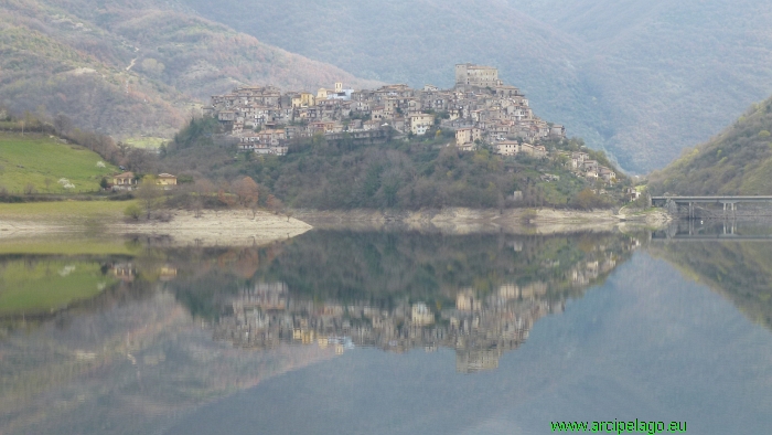 Lago del Turano