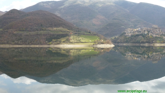 Lago del Turano