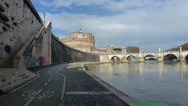Roma: Pista ciclabile sul Tevere