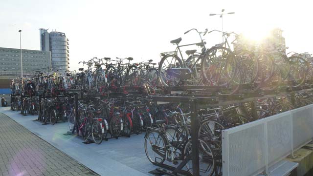 Olanda: parcheggio bici stazione Amsterdam